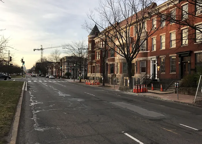 Hotel near College: Duo Nomad (Adults Only)